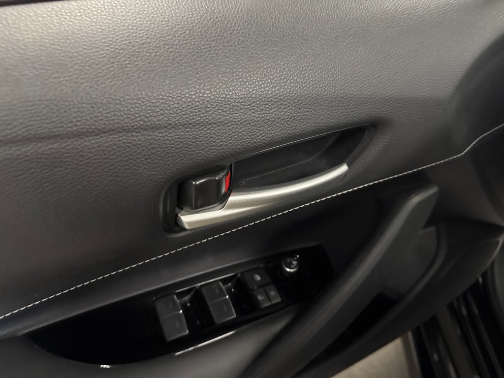 2021 Toyota Corolla Hatchback SE in Saint-Jean-Sur-Richelieu, Quebec - 10 - w1024h768px