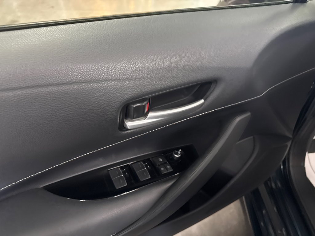 2021 Toyota Corolla Hatchback SE in Saint-Jean-Sur-Richelieu, Quebec - 11 - w1024h768px