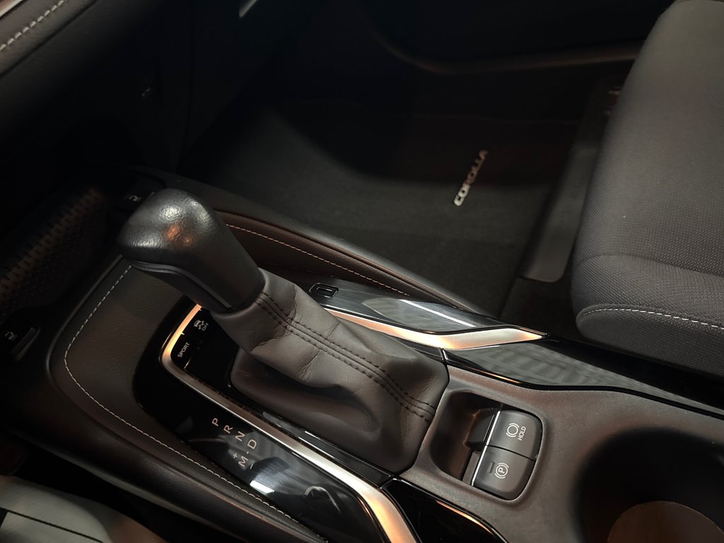 2021 Toyota Corolla Hatchback SE in Saint-Jean-Sur-Richelieu, Quebec - 15 - w1024h768px