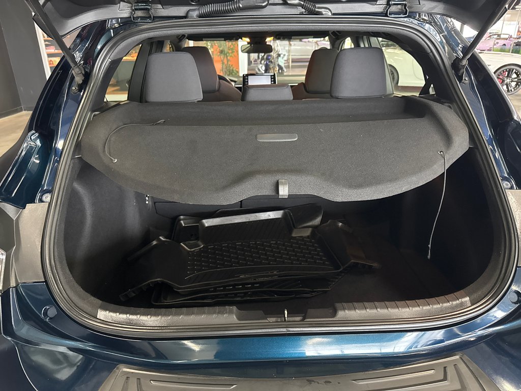 2021 Toyota Corolla Hatchback SE in Saint-Jean-Sur-Richelieu, Quebec - 7 - w1024h768px