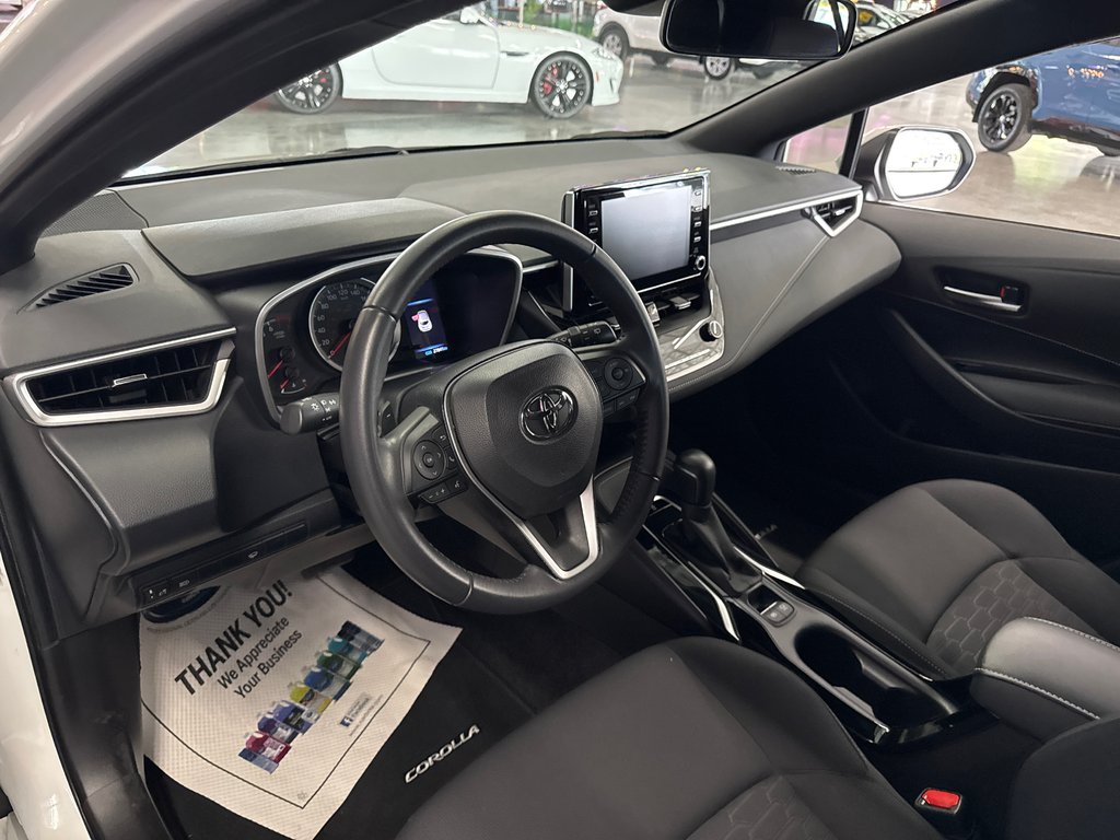 2021 Toyota Corolla Hatchback SE in Saint-Jean-Sur-Richelieu, Quebec - 10 - w1024h768px