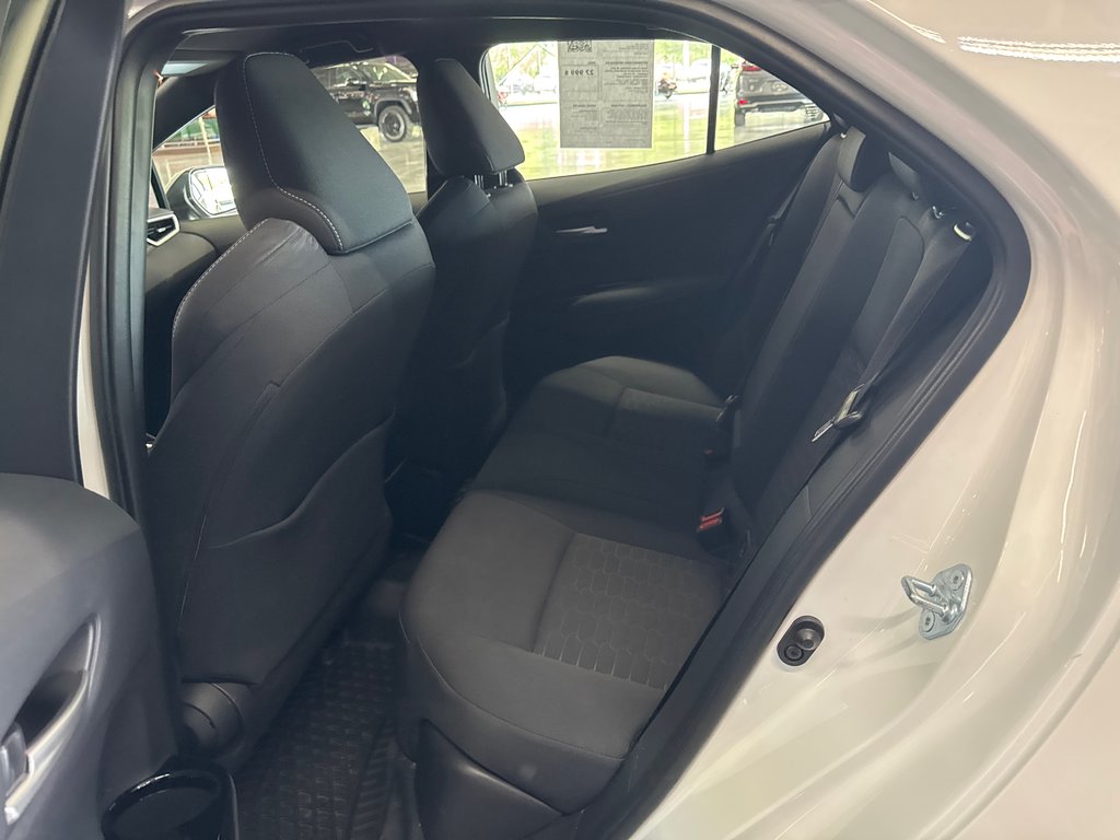 2022 Toyota Corolla Hatchback SE in Saint-Jean-Sur-Richelieu, Quebec - 7 - w1024h768px