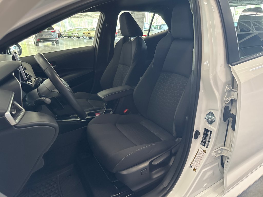 2022 Toyota Corolla Hatchback SE in Saint-Jean-Sur-Richelieu, Quebec - 8 - w1024h768px