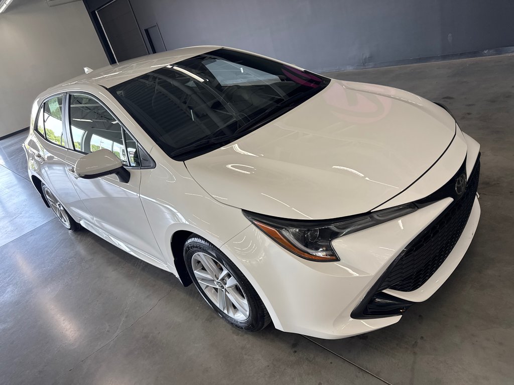 2022 Toyota Corolla Hatchback SE in Saint-Jean-Sur-Richelieu, Quebec - 2 - w1024h768px