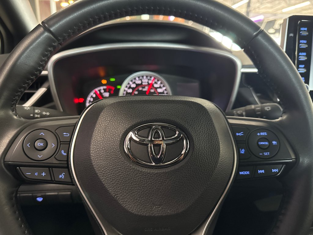 2022 Toyota Corolla Hatchback SE in Saint-Jean-Sur-Richelieu, Quebec - 12 - w1024h768px