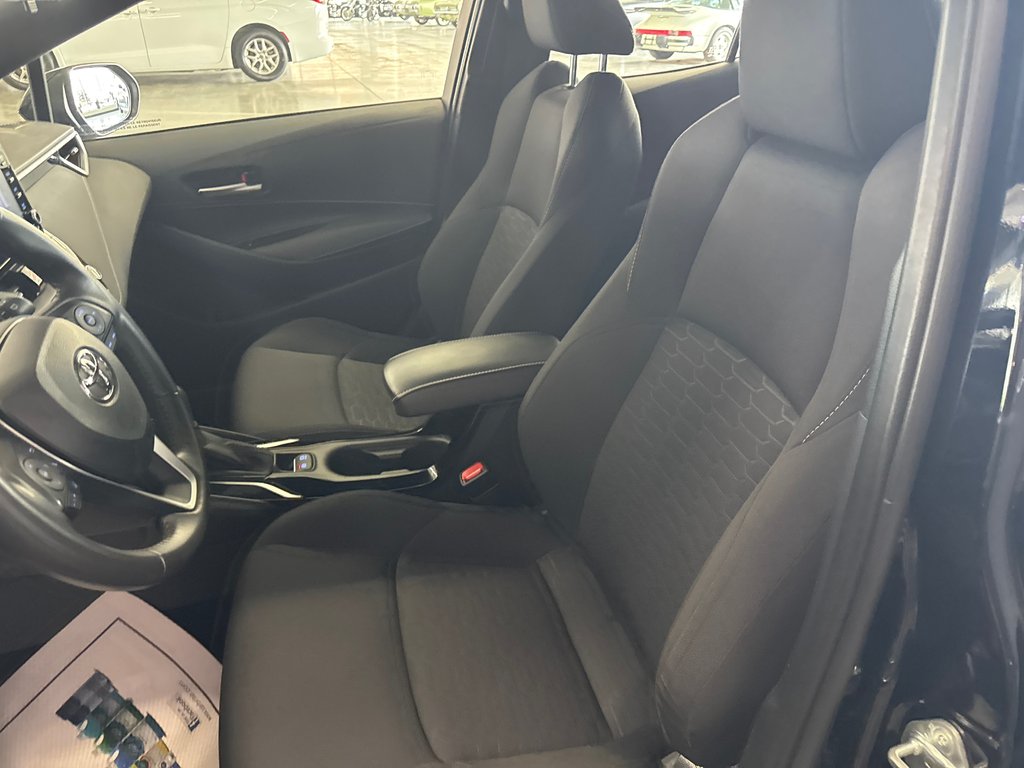 2022 Toyota Corolla Hatchback SE in Saint-Jean-Sur-Richelieu, Quebec - 9 - w1024h768px