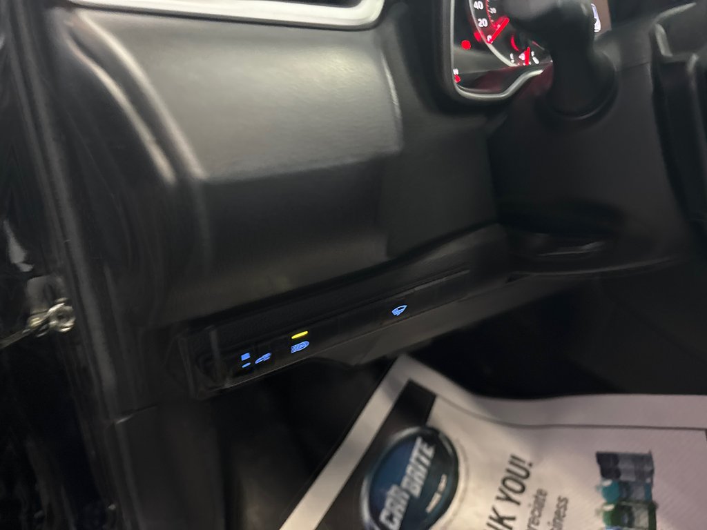 2022 Toyota Corolla Hatchback SE in Saint-Jean-Sur-Richelieu, Quebec - 13 - w1024h768px