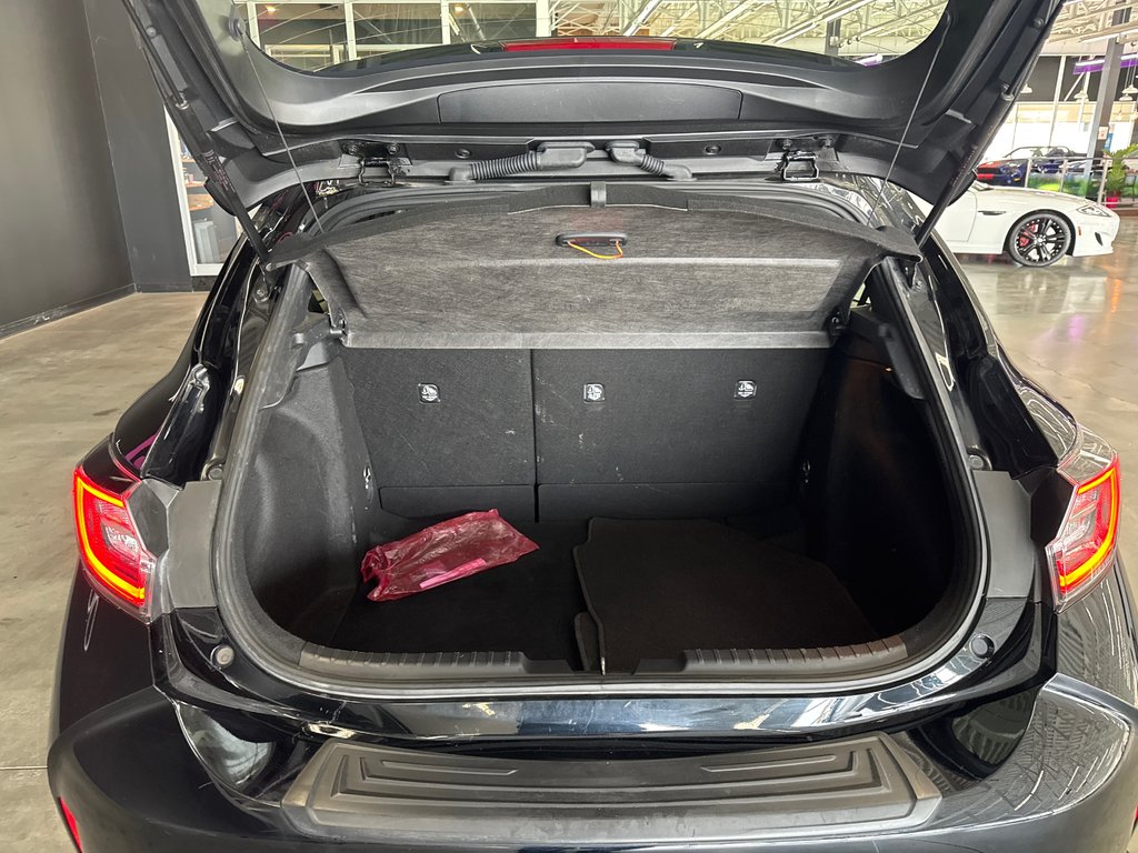 2022 Toyota Corolla Hatchback SE in Saint-Jean-Sur-Richelieu, Quebec - 7 - w1024h768px