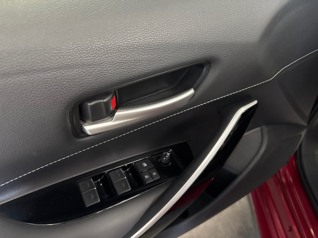 2022 Toyota Corolla Hatchback XSE in Saint-Jean-Sur-Richelieu, Quebec - 12 - w1024h768px