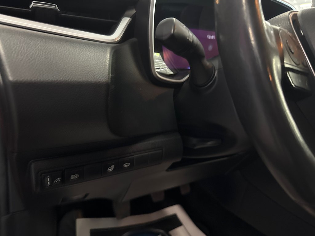 2022 Toyota Corolla Hatchback XSE in Saint-Jean-Sur-Richelieu, Quebec - 13 - w1024h768px