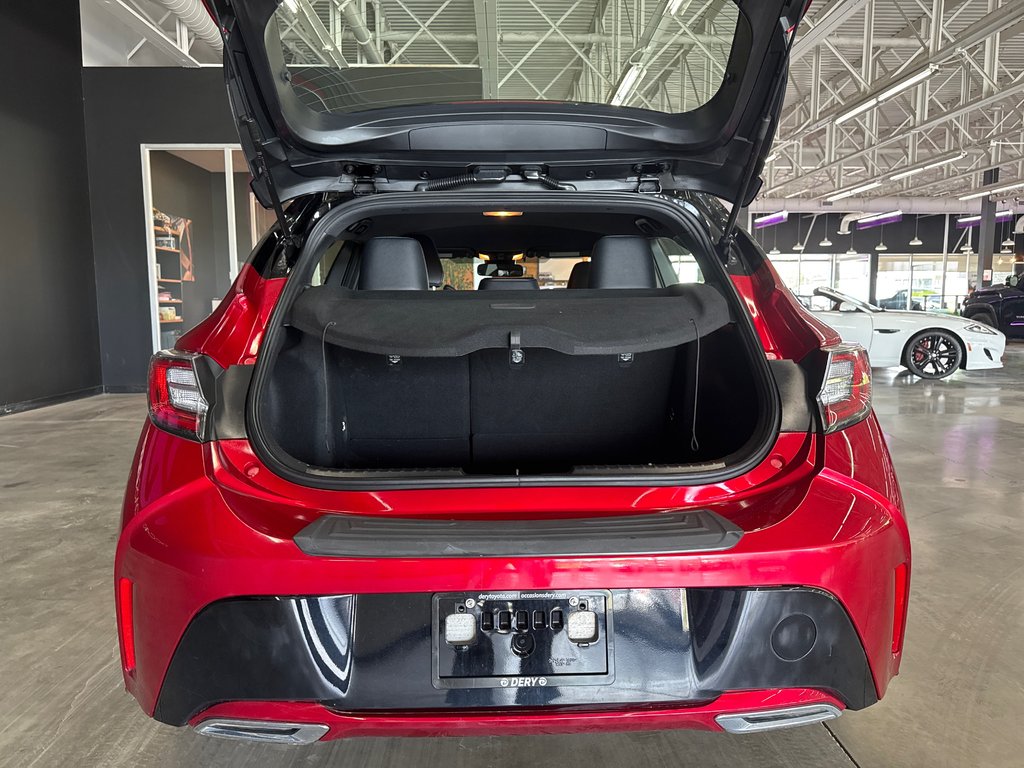 2022 Toyota Corolla Hatchback XSE in Saint-Jean-Sur-Richelieu, Quebec - 7 - w1024h768px