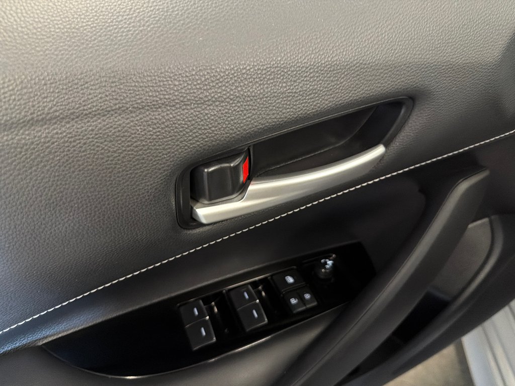 2023 Toyota Corolla Hatchback SE in Saint-Jean-Sur-Richelieu, Quebec - 11 - w1024h768px