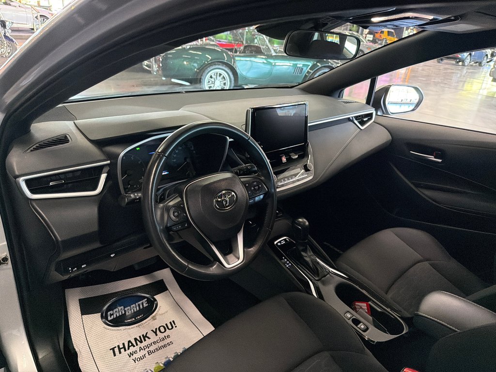 2023 Toyota Corolla Hatchback SE in Saint-Jean-Sur-Richelieu, Quebec - 10 - w1024h768px