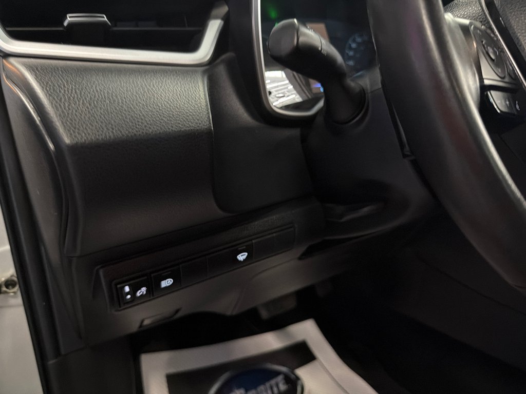 2023 Toyota Corolla Hatchback SE in Saint-Jean-Sur-Richelieu, Quebec - 12 - w1024h768px