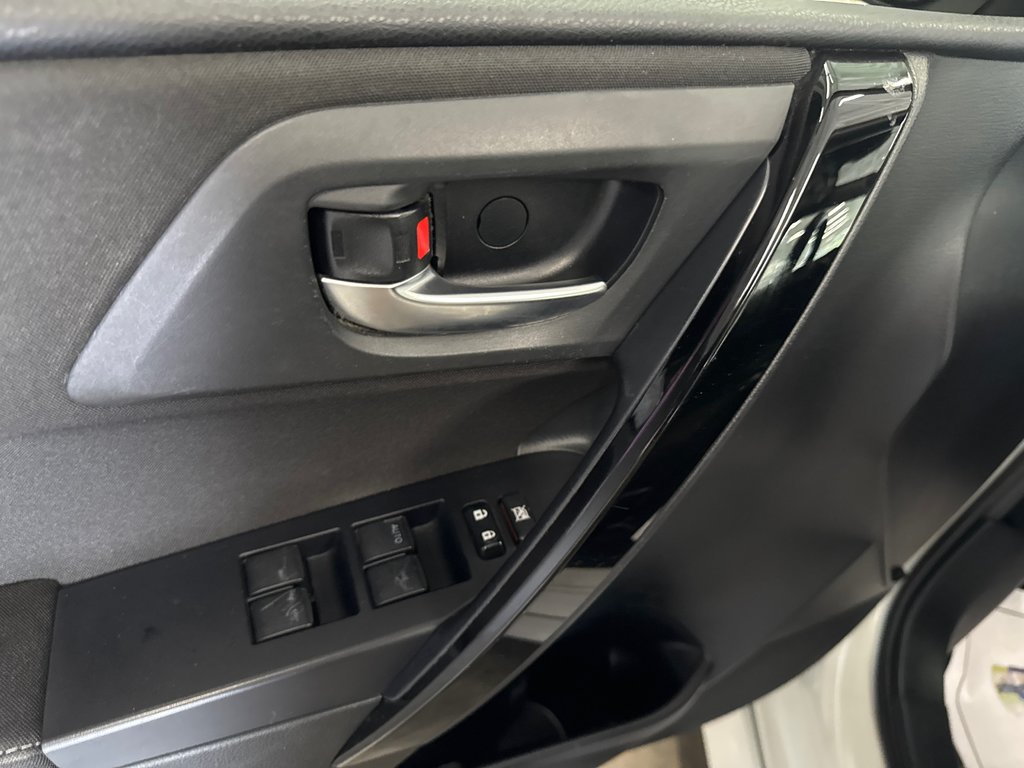 2017 Toyota Corolla iM in Saint-Jean-Sur-Richelieu, Quebec - 11 - w1024h768px