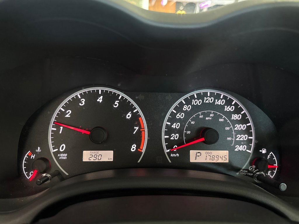 2012 Toyota Corolla CE in Saint-Jean-Sur-Richelieu, Quebec - 13 - w1024h768px