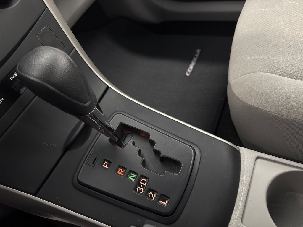 2012 Toyota Corolla CE in Saint-Jean-Sur-Richelieu, Quebec - 17 - w1024h768px