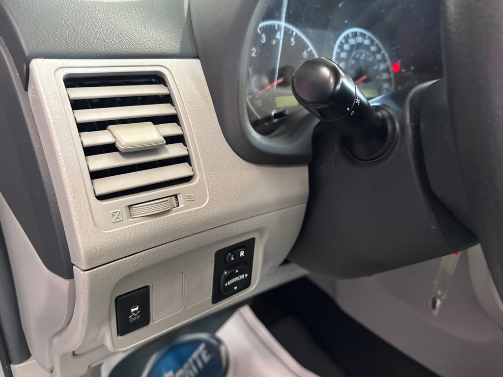 2012 Toyota Corolla CE in Saint-Jean-Sur-Richelieu, Quebec - 12 - w1024h768px
