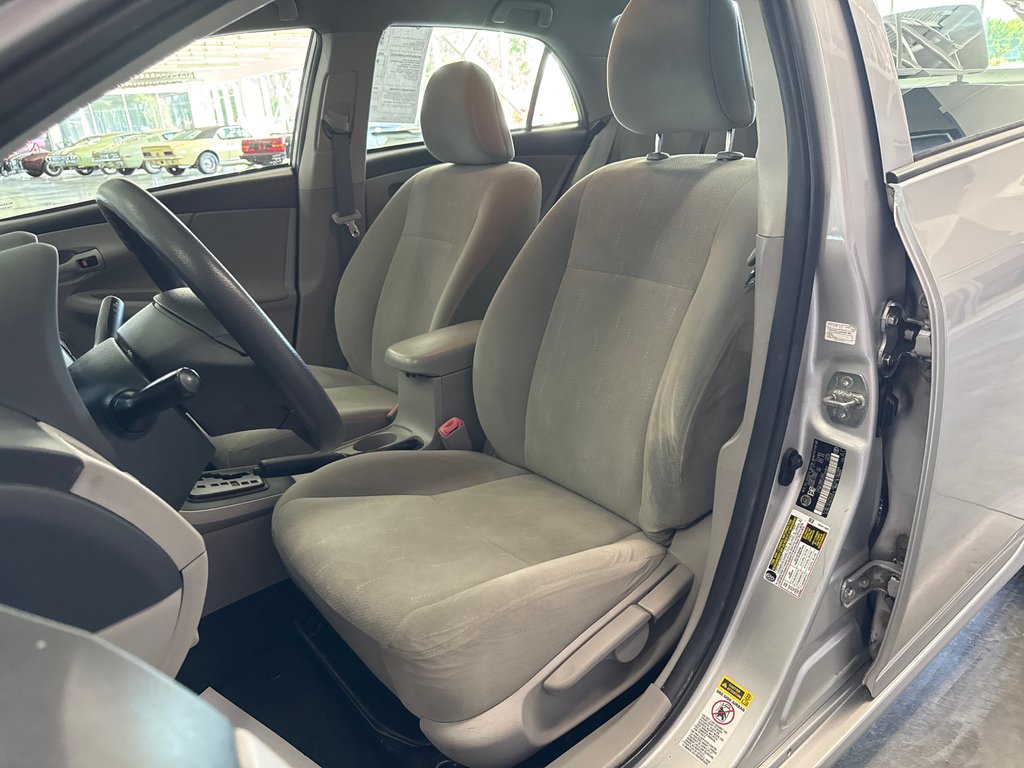2012 Toyota Corolla CE in Saint-Jean-Sur-Richelieu, Quebec - 9 - w1024h768px