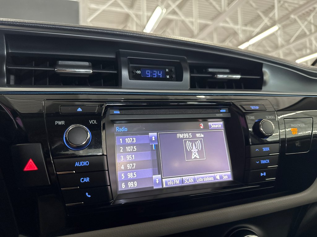 2014 Toyota Corolla LE in Saint-Jean-Sur-Richelieu, Quebec - 14 - w1024h768px