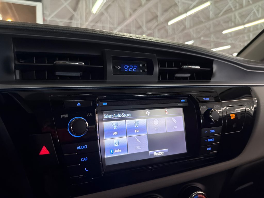2014 Toyota Corolla LE in Saint-Jean-Sur-Richelieu, Quebec - 16 - w1024h768px