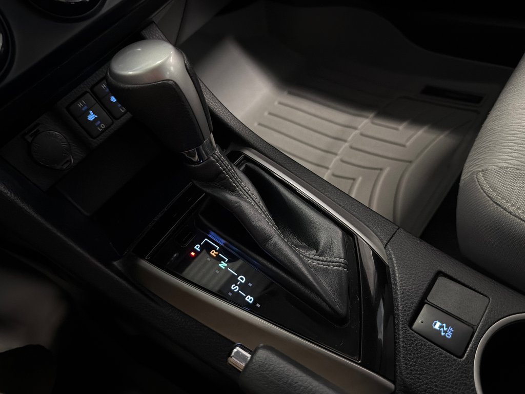 2014 Toyota Corolla LE in Saint-Jean-Sur-Richelieu, Quebec - 18 - w1024h768px