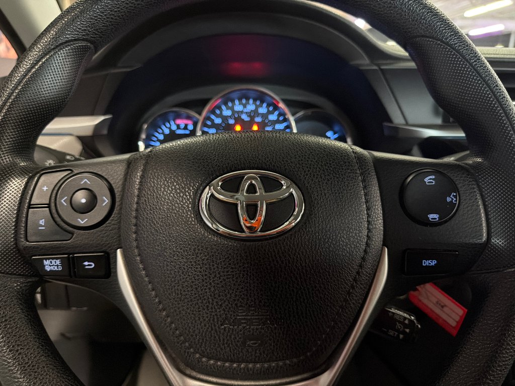 2014 Toyota Corolla LE in Saint-Jean-Sur-Richelieu, Quebec - 14 - w1024h768px