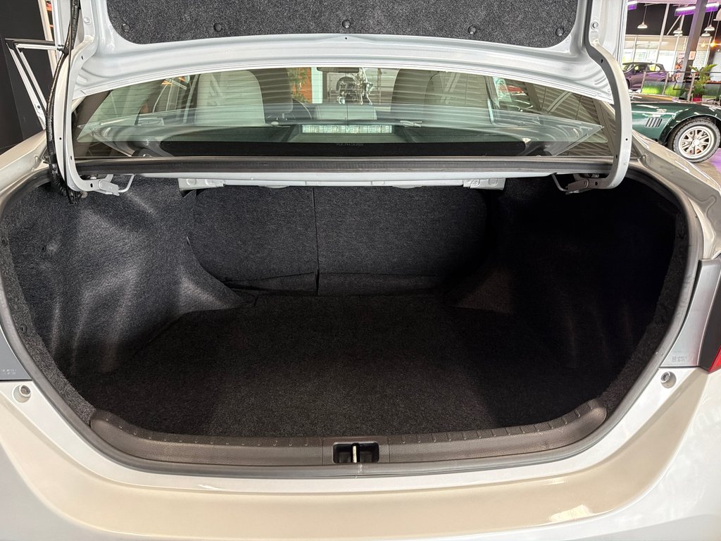 2014 Toyota Corolla LE in Saint-Jean-Sur-Richelieu, Quebec - 7 - w1024h768px