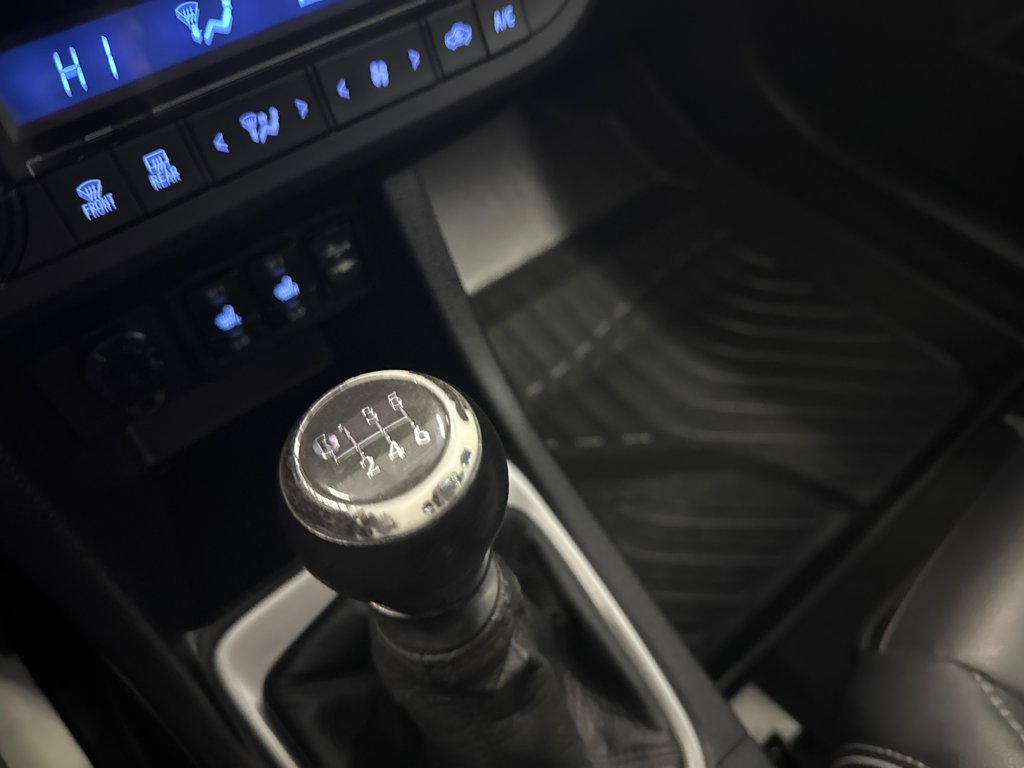 2015 Toyota Corolla S in Saint-Jean-Sur-Richelieu, Quebec - 20 - w1024h768px