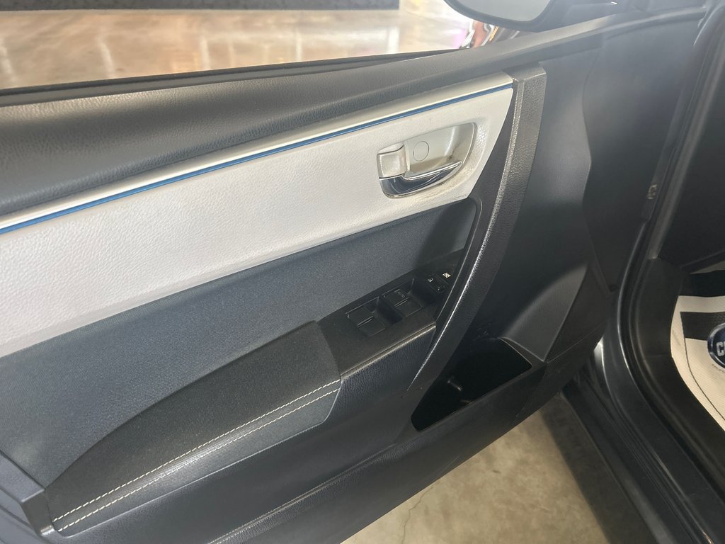2016 Toyota Corolla LE in Saint-Jean-Sur-Richelieu, Quebec - 13 - w1024h768px