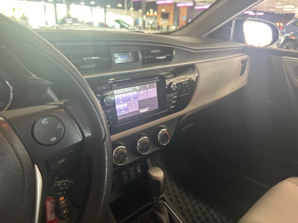 2016 Toyota Corolla LE in Saint-Jean-Sur-Richelieu, Quebec - 11 - w1024h768px