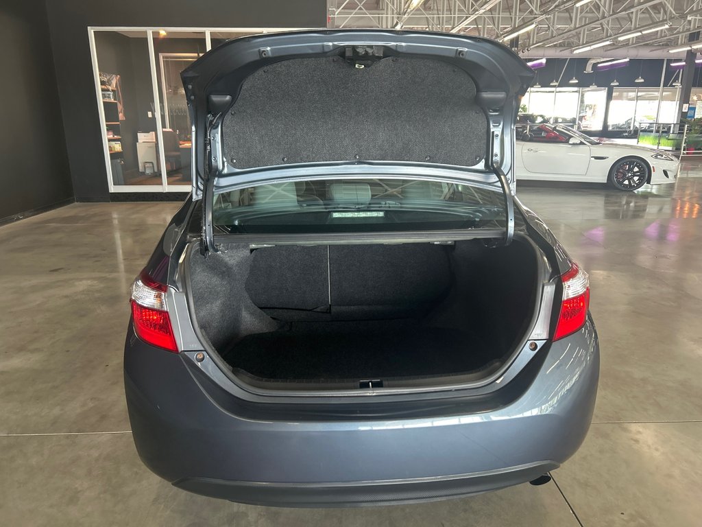 2016 Toyota Corolla LE in Saint-Jean-Sur-Richelieu, Quebec - 6 - w1024h768px