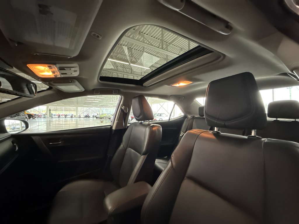 2018 Toyota Corolla XSE in Saint-Jean-Sur-Richelieu, Quebec - 16 - w1024h768px