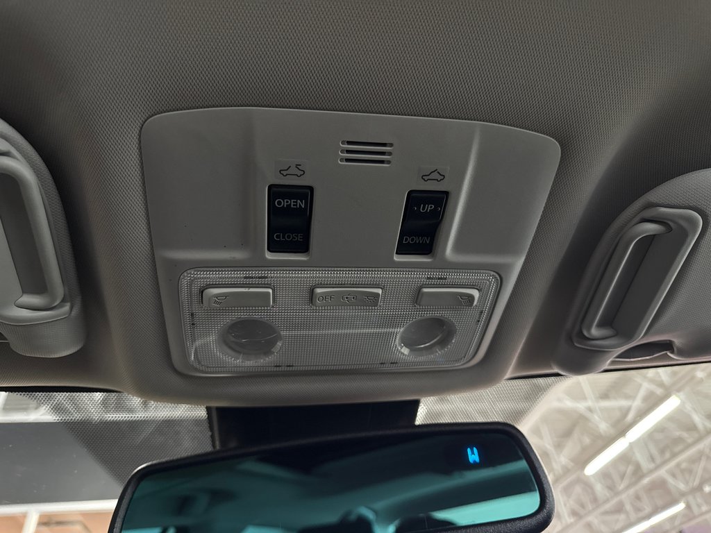2018 Toyota Corolla XSE in Saint-Jean-Sur-Richelieu, Quebec - 27 - w1024h768px