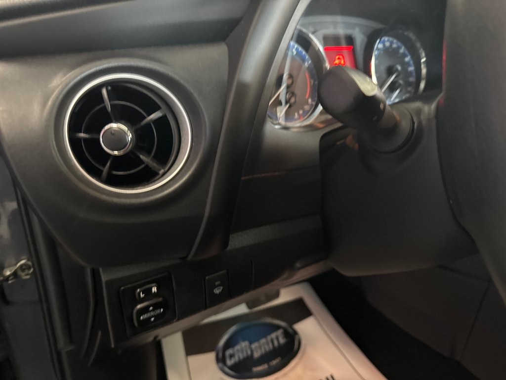 2019 Toyota Corolla LE in Saint-Jean-Sur-Richelieu, Quebec - 12 - w1024h768px