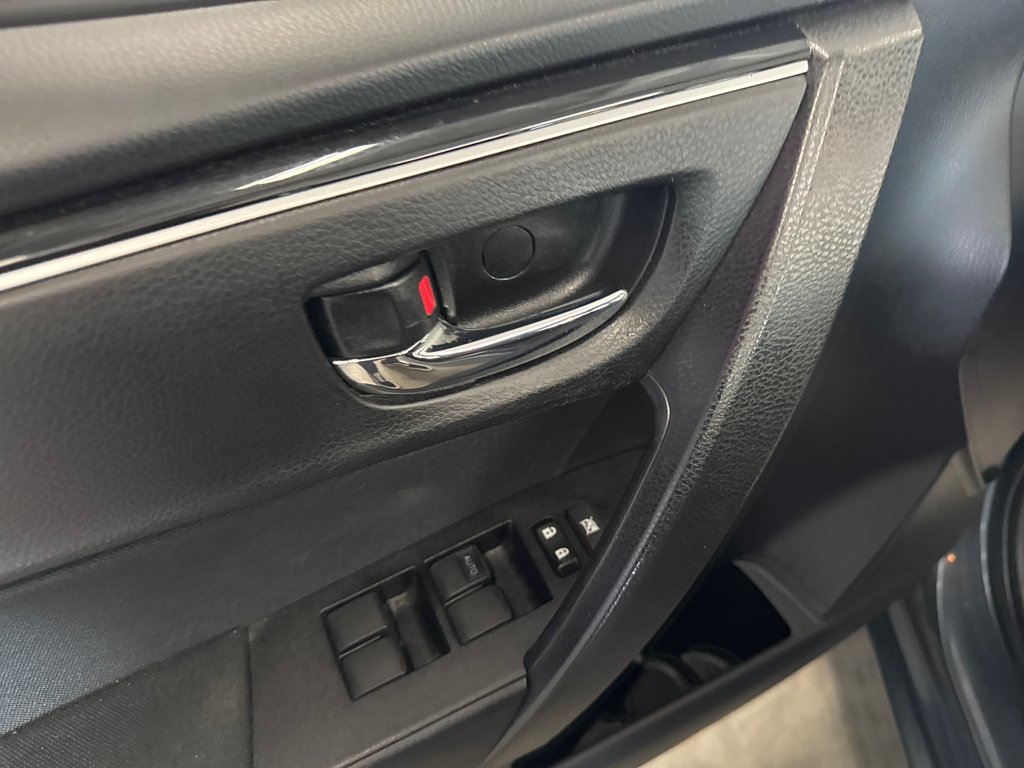 2019 Toyota Corolla LE in Saint-Jean-Sur-Richelieu, Quebec - 10 - w1024h768px