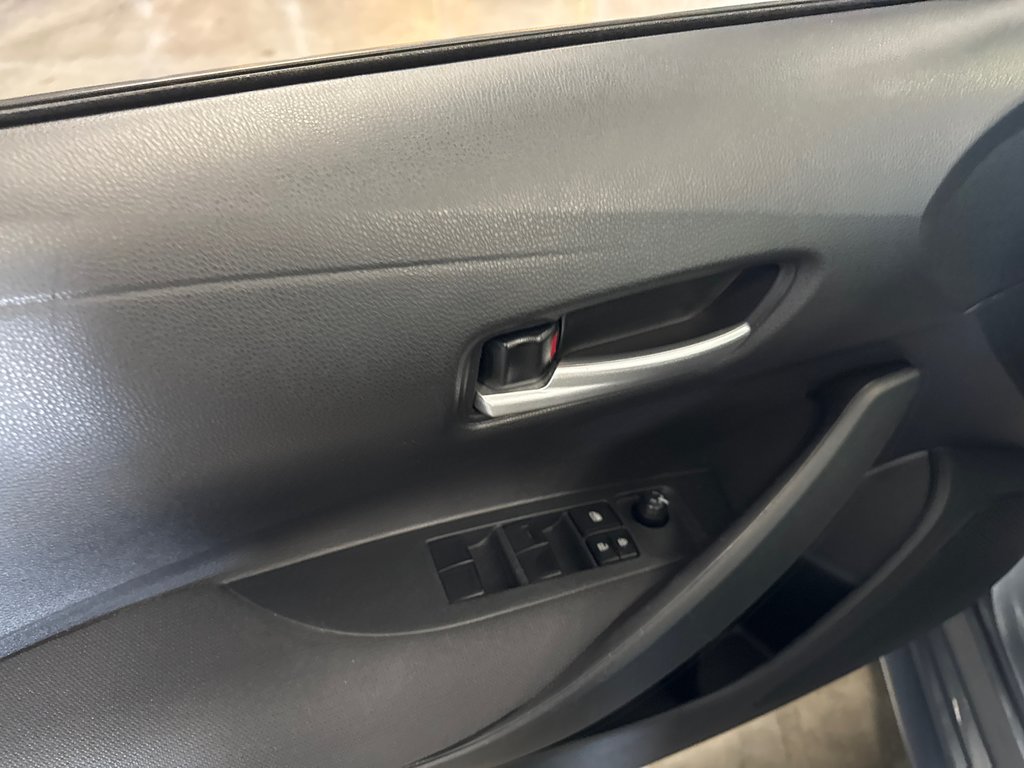 2020 Toyota Corolla LE in Saint-Jean-Sur-Richelieu, Quebec - 8 - w1024h768px