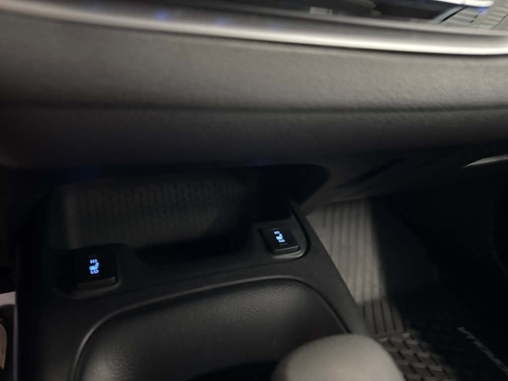 2020 Toyota Corolla LE in Saint-Jean-Sur-Richelieu, Quebec - 12 - w1024h768px
