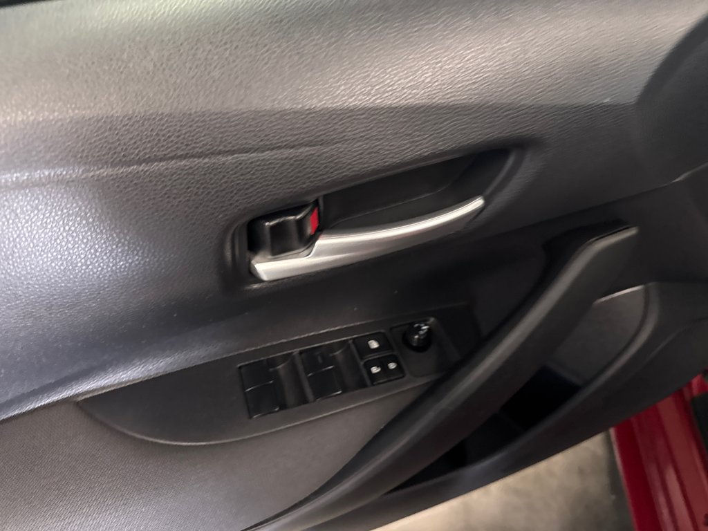 2020 Toyota Corolla LE in Saint-Jean-Sur-Richelieu, Quebec - 10 - w1024h768px