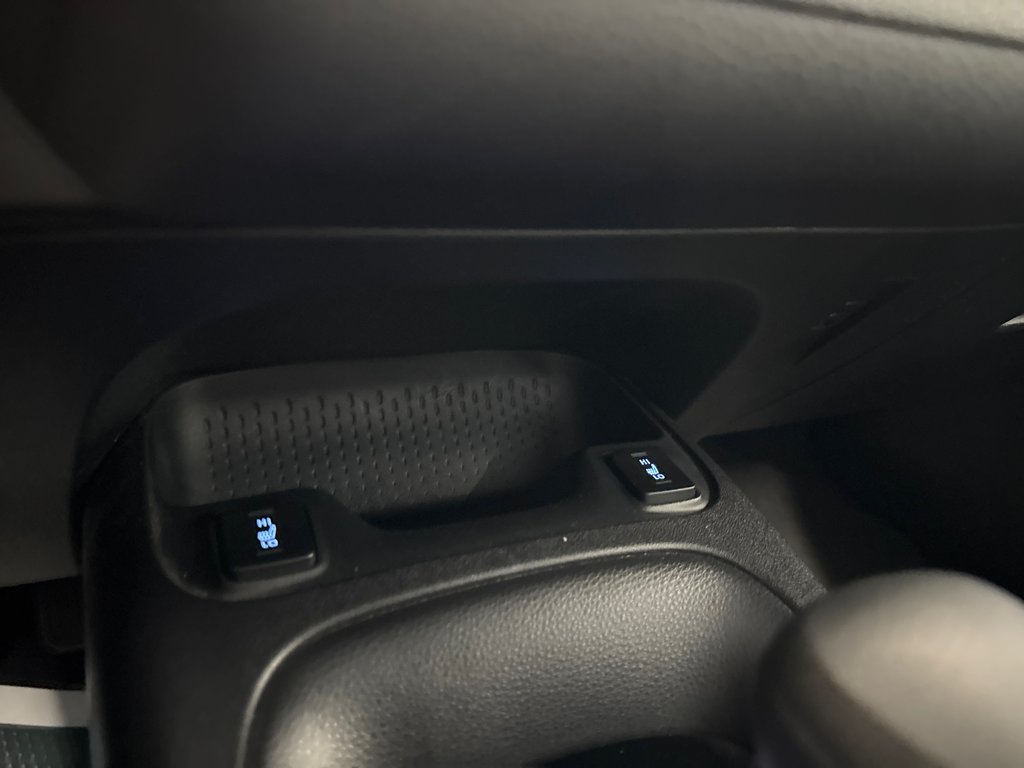 2020 Toyota Corolla LE in Saint-Jean-Sur-Richelieu, Quebec - 15 - w1024h768px