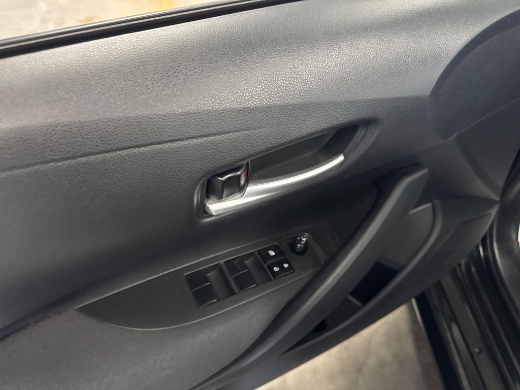 2021 Toyota Corolla LE in Saint-Jean-Sur-Richelieu, Quebec - 13 - w1024h768px