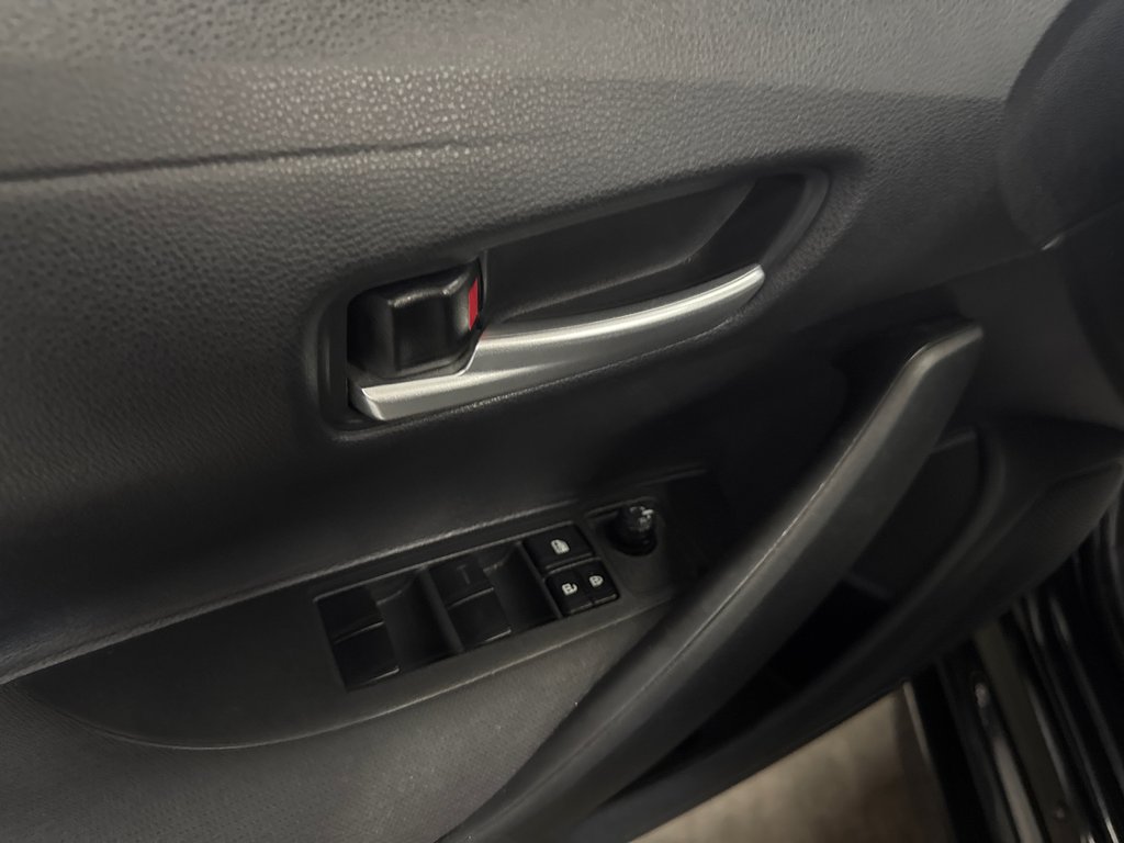 2021 Toyota Corolla LE in Saint-Jean-Sur-Richelieu, Quebec - 10 - w1024h768px
