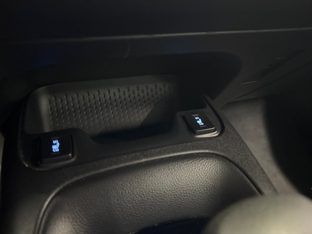 2021 Toyota Corolla LE in Saint-Jean-Sur-Richelieu, Quebec - 16 - w1024h768px