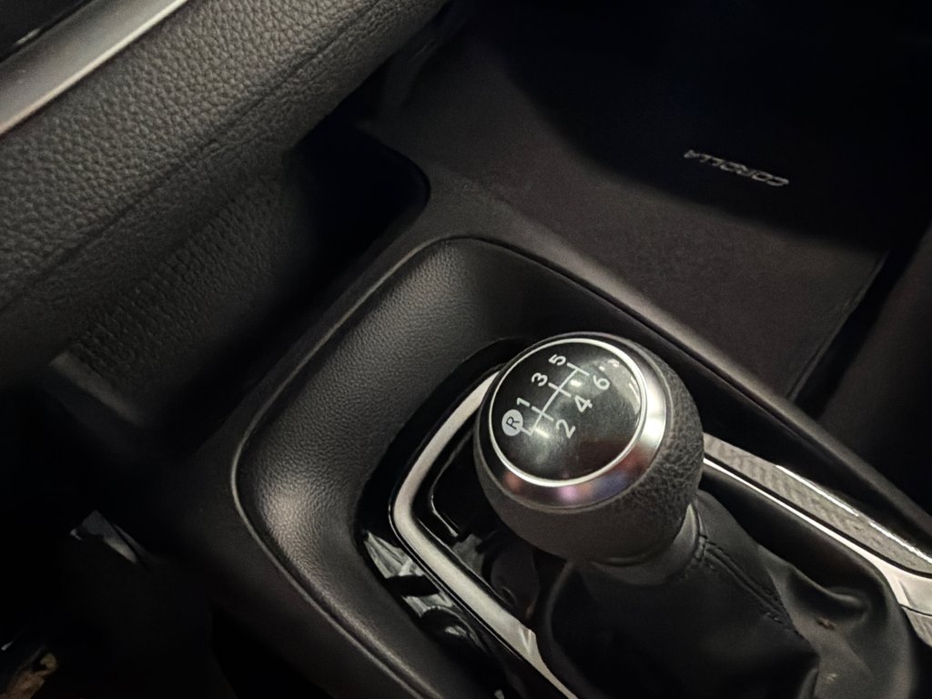 2021 Toyota Corolla L in Saint-Jean-Sur-Richelieu, Quebec - 15 - w1024h768px