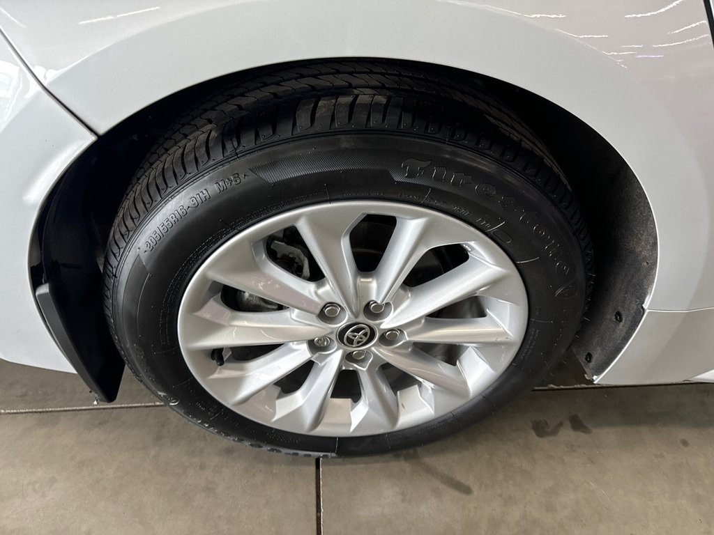 2022 Toyota Corolla XLE in Saint-Jean-Sur-Richelieu, Quebec - 10 - w1024h768px