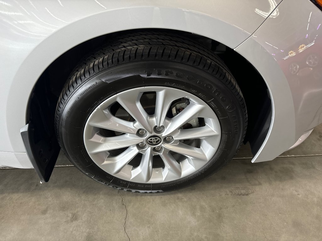 2022 Toyota Corolla XLE in Saint-Jean-Sur-Richelieu, Quebec - 9 - w1024h768px