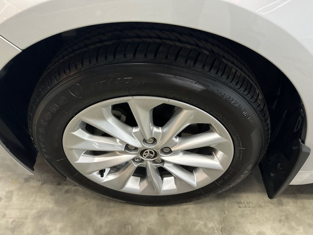 2022 Toyota Corolla XLE in Saint-Jean-Sur-Richelieu, Quebec - 12 - w1024h768px