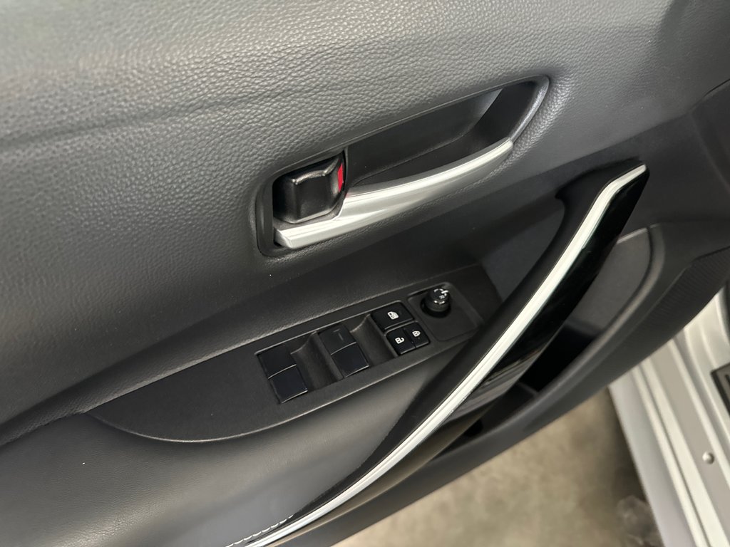 2022 Toyota Corolla XLE in Saint-Jean-Sur-Richelieu, Quebec - 14 - w1024h768px