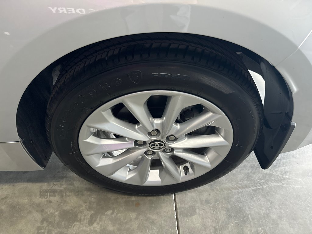 2022 Toyota Corolla XLE in Saint-Jean-Sur-Richelieu, Quebec - 11 - w1024h768px