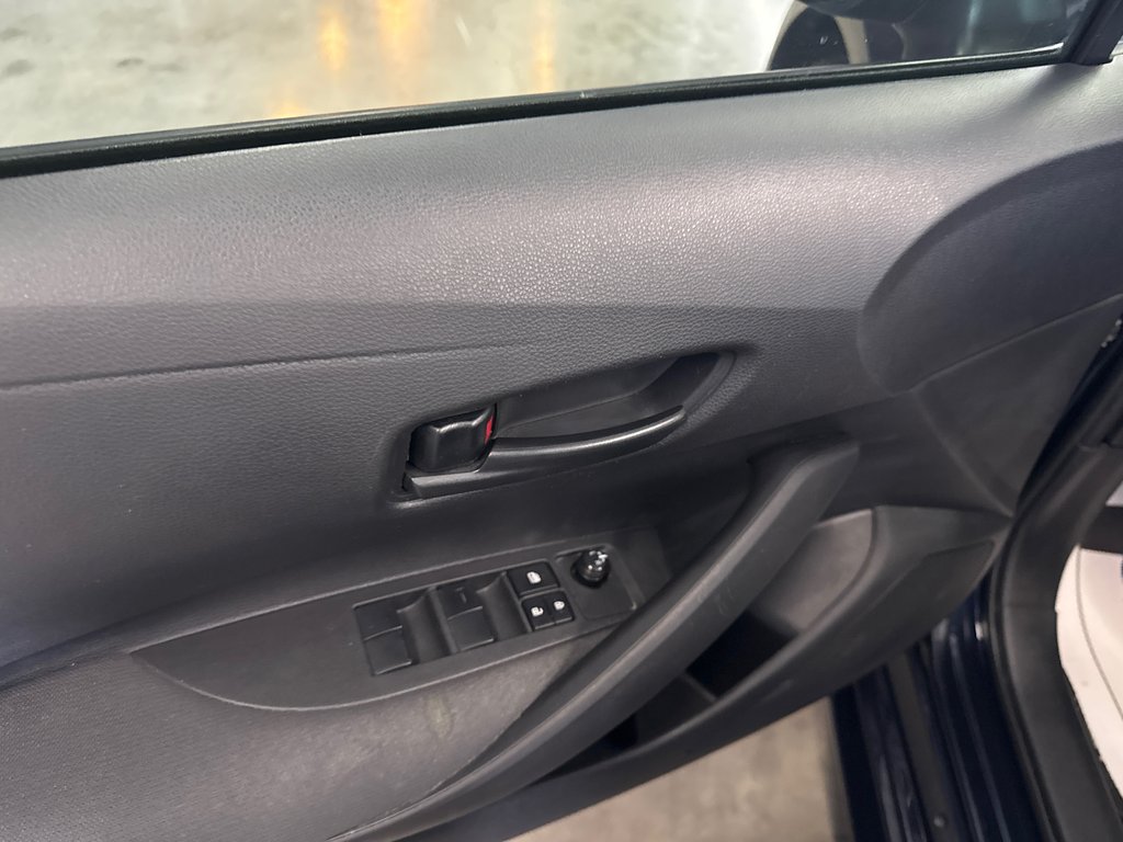 2022 Toyota Corolla LE in Saint-Jean-Sur-Richelieu, Quebec - 12 - w1024h768px